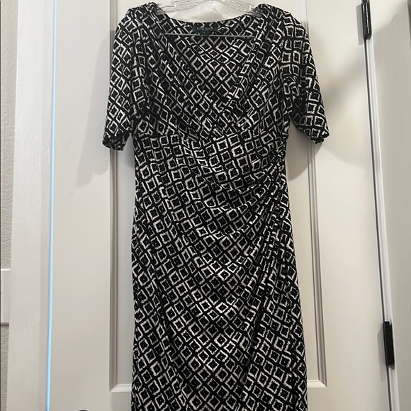 Chic Black and White Geometric Dress - Picture 3 of 5